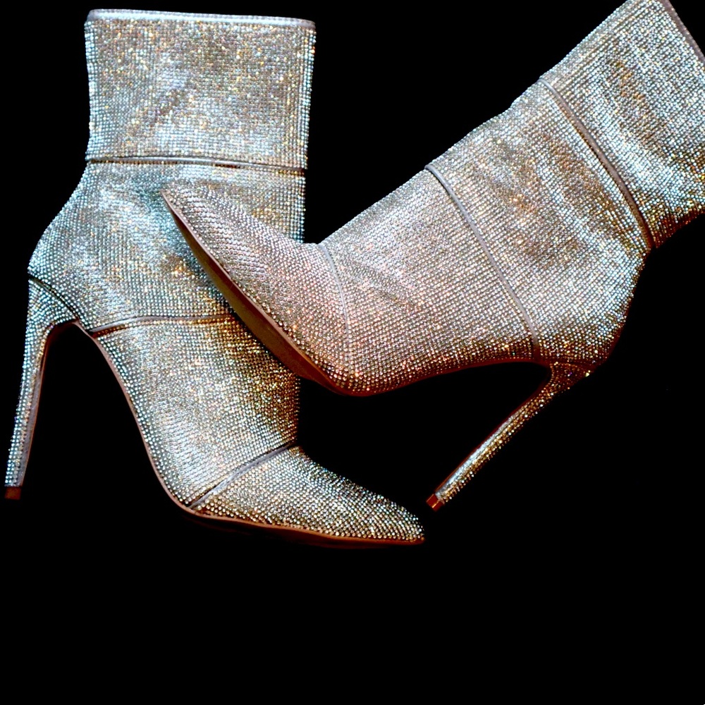 Sparklingly Rhinestones Steve Madden mid ankle boot size 8.5 never worn